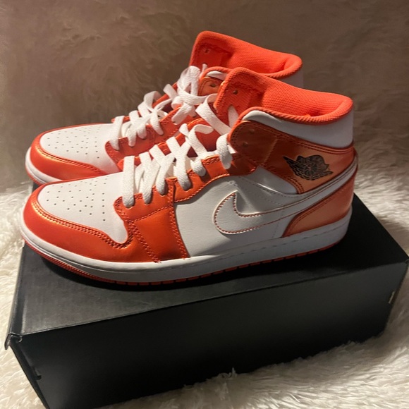 Jordon 1s - Picture 6 of 8